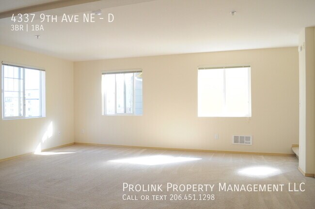 Building Photo - 4337 9th Ave NE