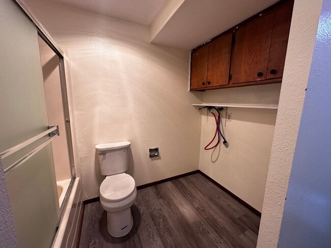 Building Photo - *COMING SOON* 2 Bedroom 1 Bath Single Story 4-plex