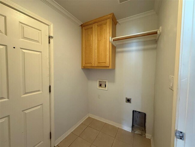 Building Photo - 3209 MacArthur Ave