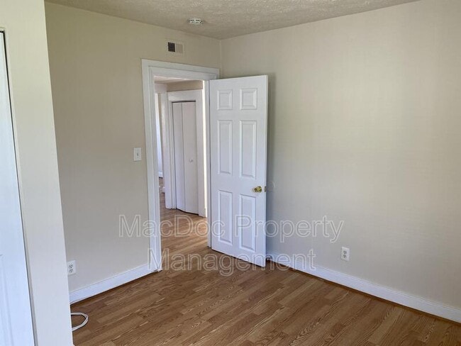 Building Photo - 806 Weedon St