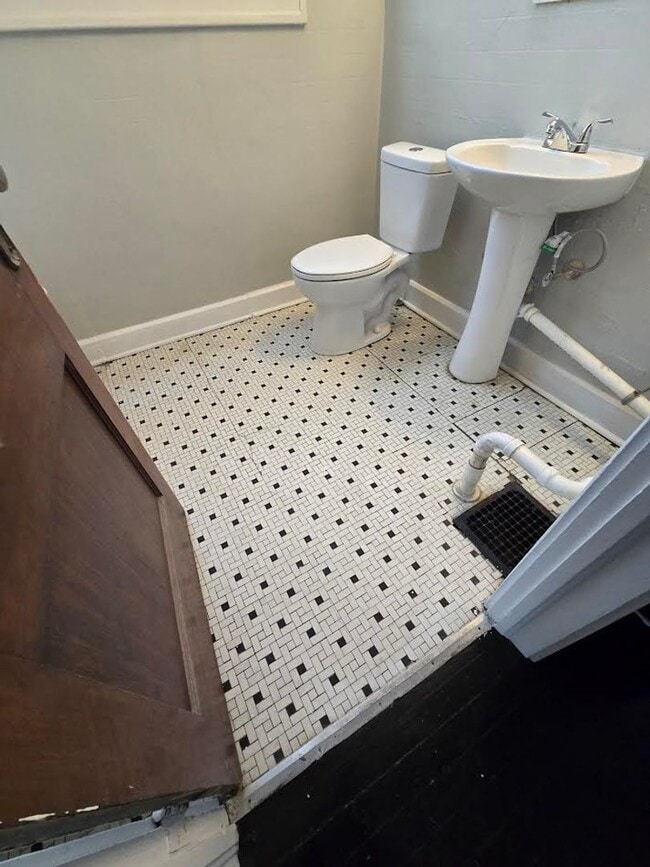 Building Photo - Three Bedroom Home located on Westside near 30th Street and MLK Drive