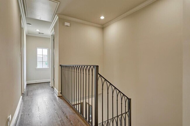 Building Photo - 122 Gateway Park Pl