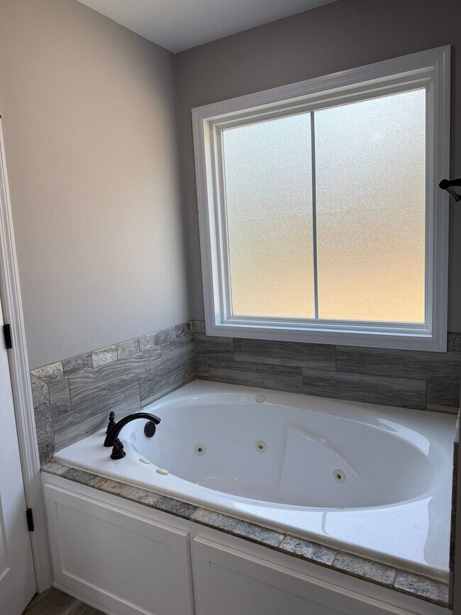 Building Photo - 157 Cody Dr