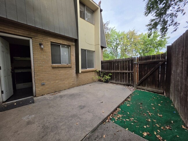 Building Photo - 317 Emery Dr
