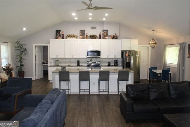 Building Photo - 4495 Kent Rd