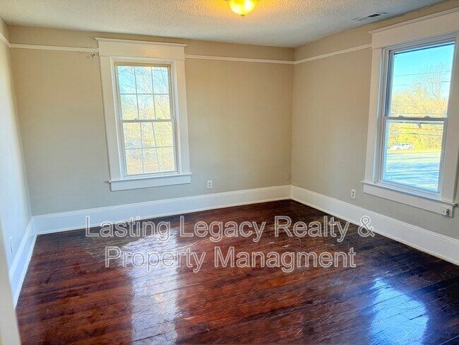 Building Photo - 3410 Old Greensboro Rd