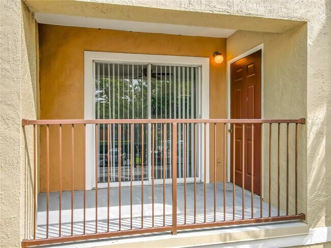 Building Photo - 713 Crest Pines Dr