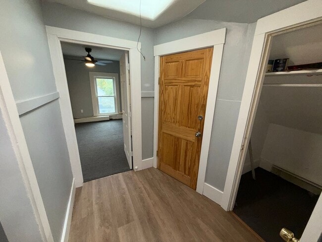 Building Photo - Price Drop!! 3rd Floor Amesbury 2 Bedroom+Office