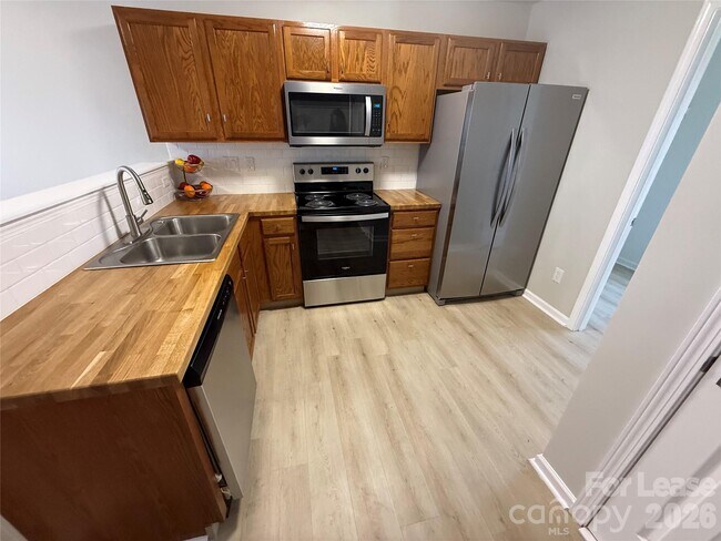 Building Photo - 7021 Sunman Rd