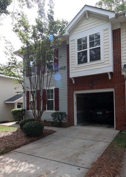Building Photo - 10979 Princeton Village Dr