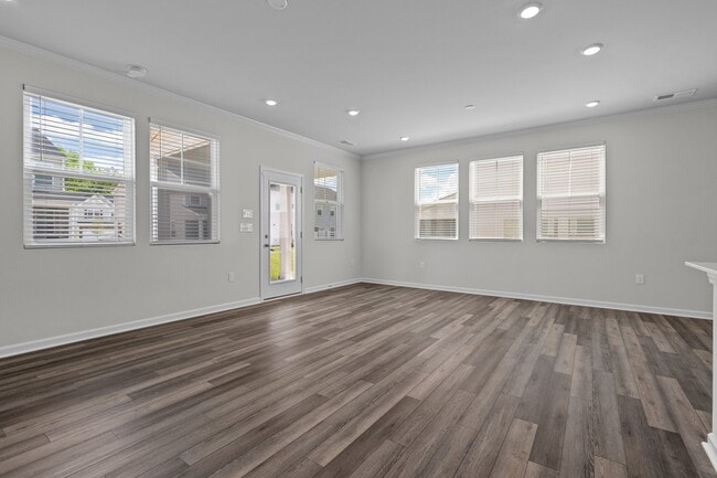 Building Photo - 5715 Woodlawn Dr