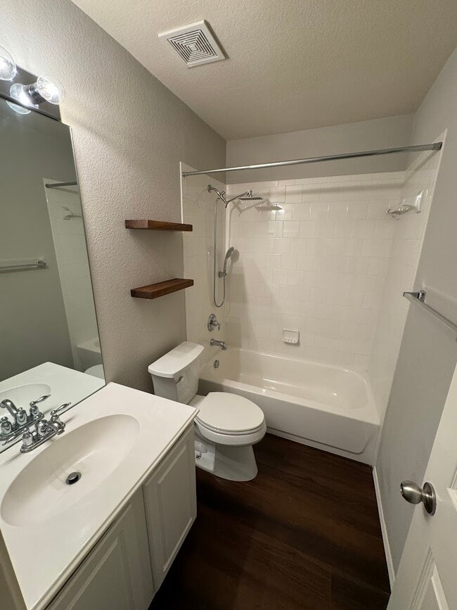 Building Photo - 2501 Nueces Cove