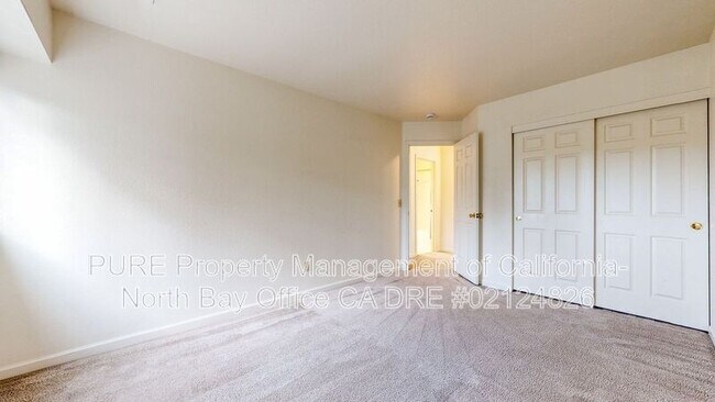 Building Photo - 2070 Pinercrest Dr