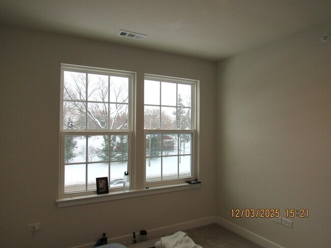 Building Photo - 155 Canterbury Way