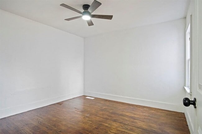 Building Photo - 609 SW 30th St