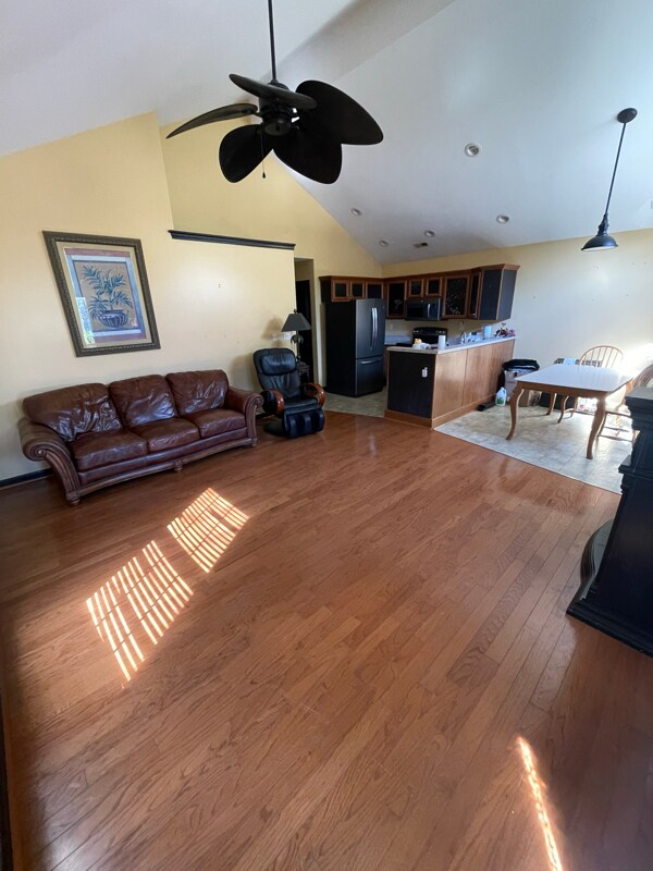 Building Photo - 601 Colonial Ct