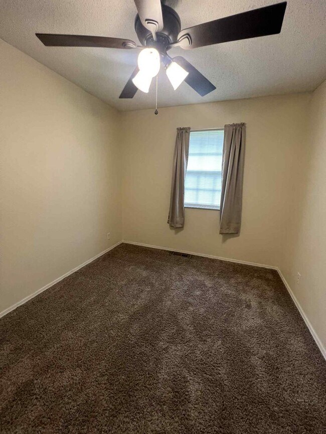 Building Photo - COMING SOON: CUTE 3 BEDROOM / 2 BATHROOM HOUSE IN CARTERVILLE MO!! FENCED IN YARD AND GARAGE!!