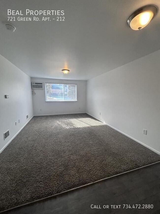 Building Photo - 721 Green Rd