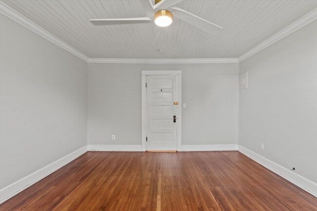 Building Photo - ASK ABOUT FREE RENT! Country Classic with Modern Convenience! Low maintenance!