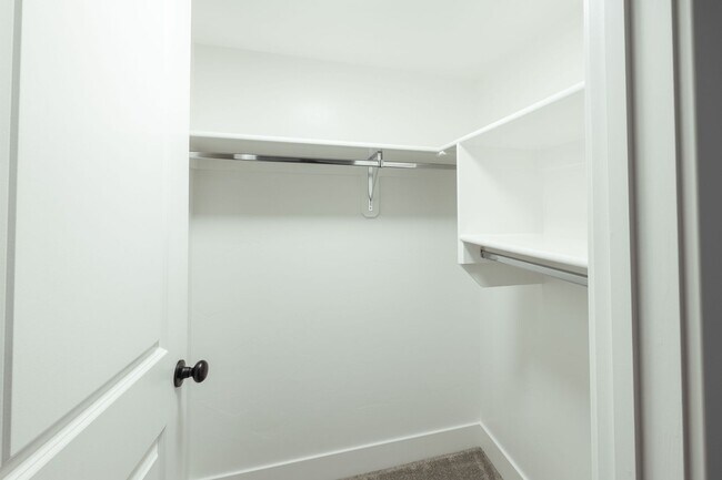 Building Photo - $500 off first month's rent. If rented before the end of AUGUST!!BRAND NEW 5 BED 3 BATH TWIN HOME