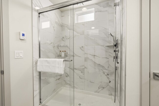 Building Photo - 5210b Brooklyn Ave NE