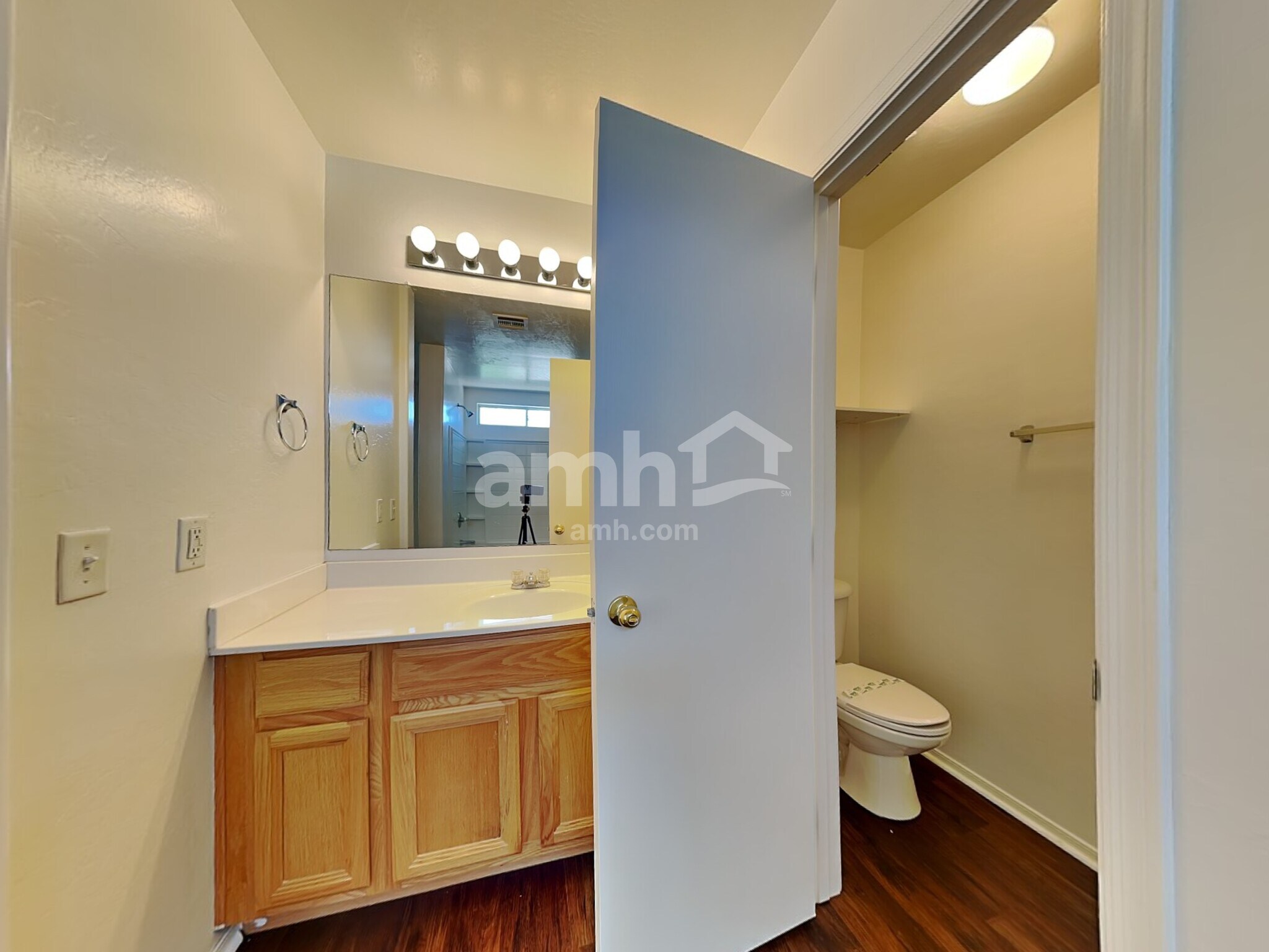 Building Photo - 4242 E Baylor Ln
