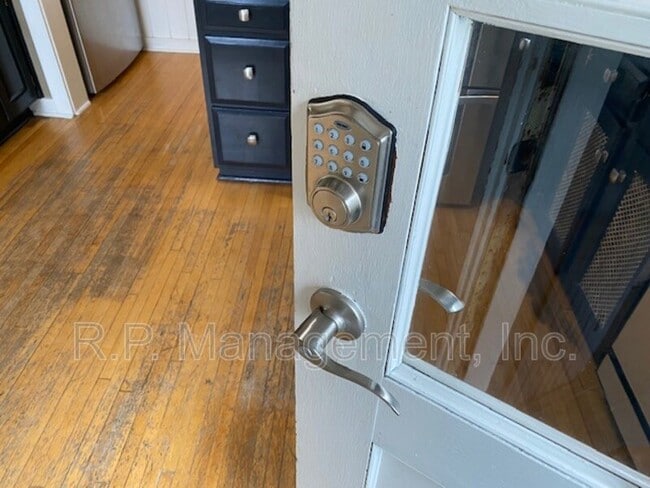 Building Photo - 4221 Harriet Ave