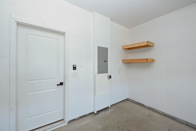 Building Photo - Updated Gallatin Townhome | 3BR + Garage, W/D Included