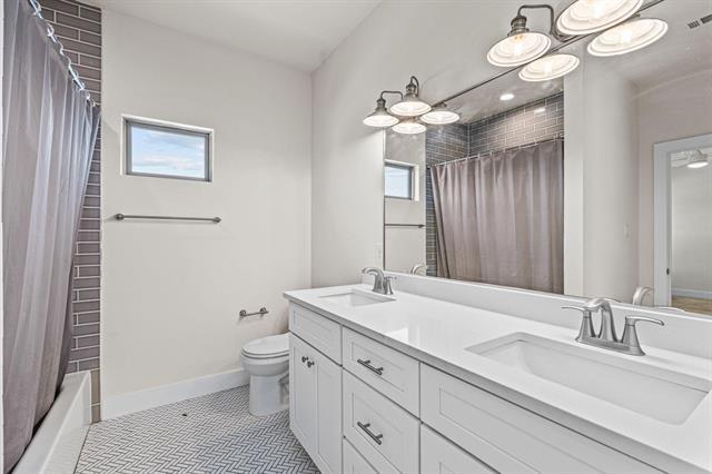 Building Photo - 600 Melba St