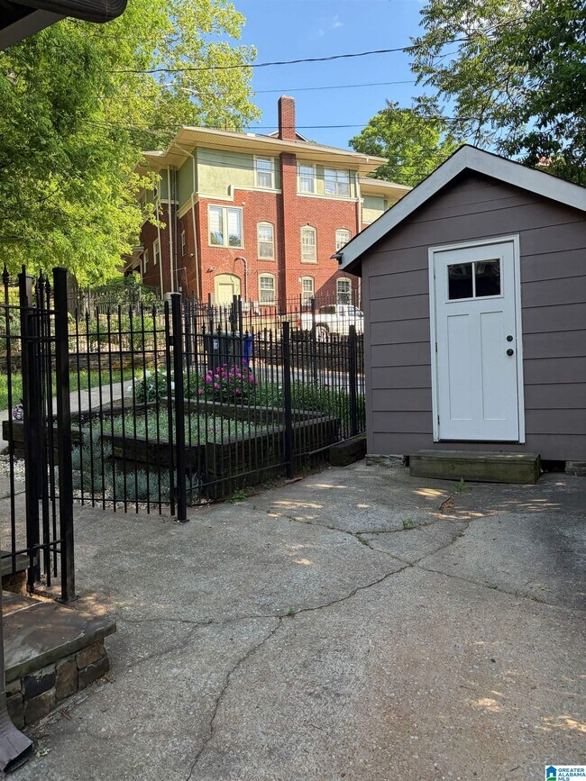 Building Photo - 2717 Caldwell Ave S