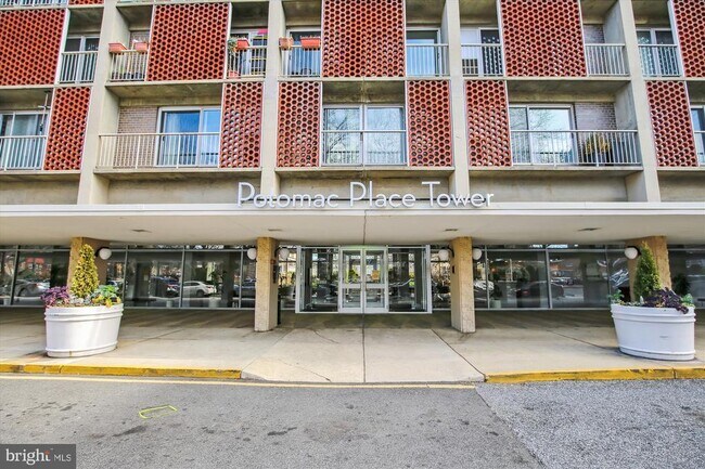 Building Photo - 800 4th St SW