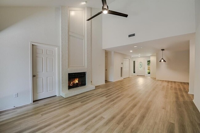 Building Photo - 7911 Cavalry Ct