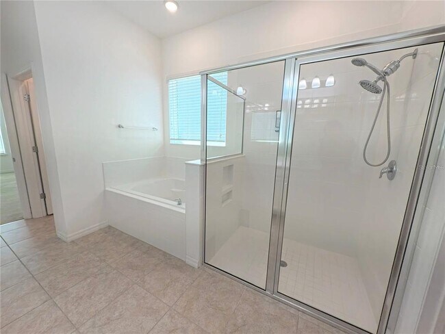 Building Photo - 12676 Salomon Cove Dr
