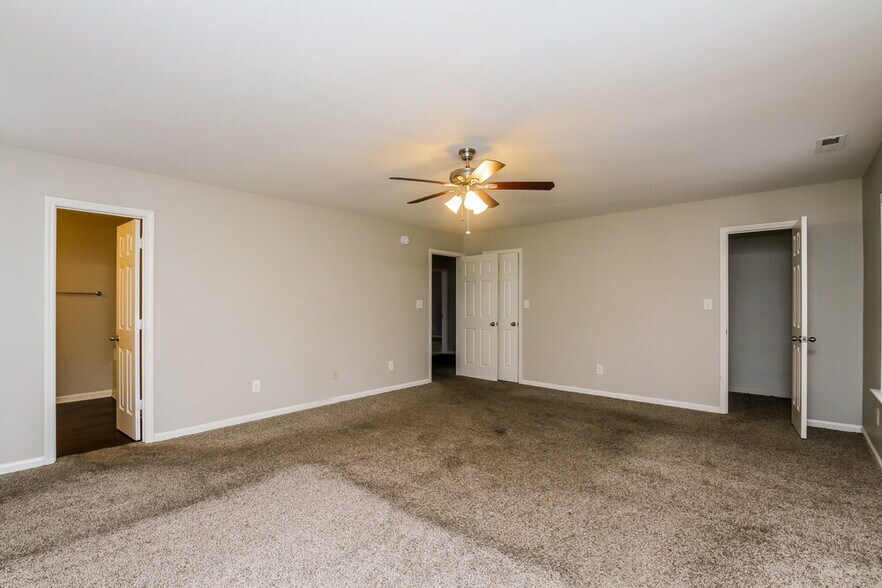 Building Photo - 2405 Richard Rozzelle Dr