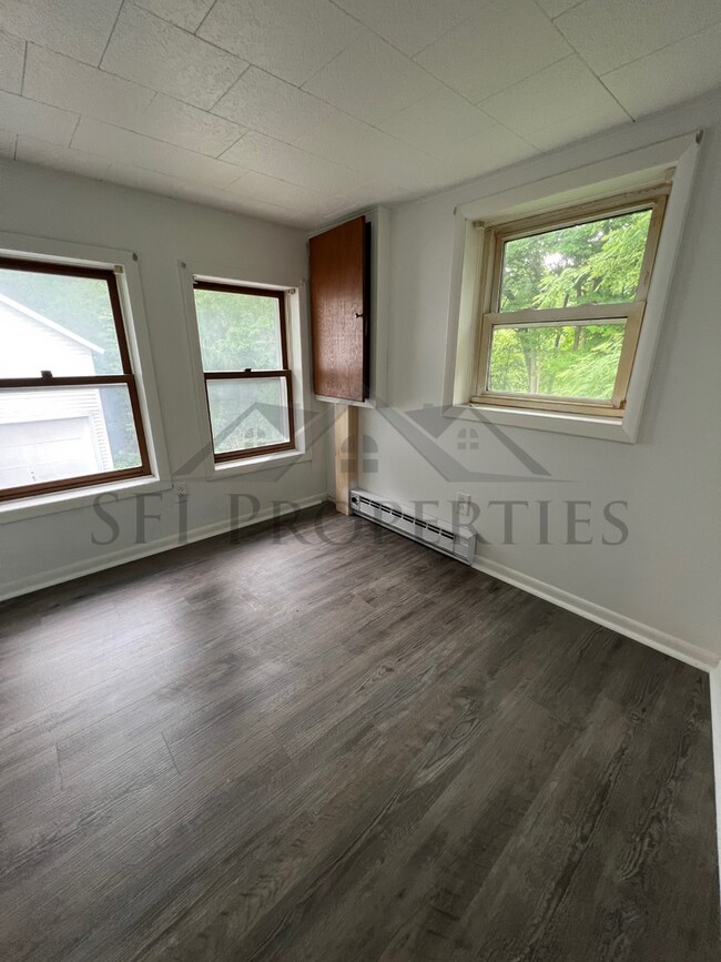 Building Photo - Lee6-8