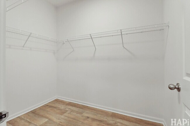 Building Photo - 2029 Magnolia Ln