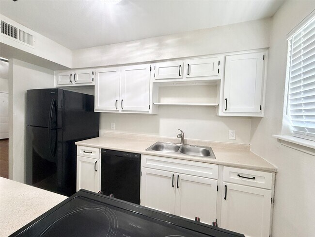 Building Photo - 941 S Walker St