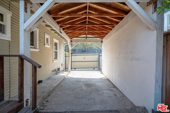 Building Photo - 4253 Fountain Ave