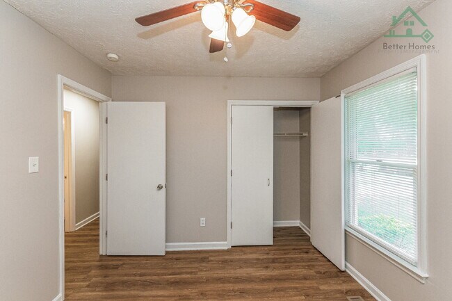 Building Photo - Recently updated 3 bedroom home with a fenced backyard!