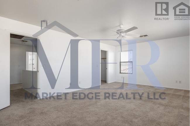 Building Photo - 3Bed/2.5Bath House at Honeycutt Ave/Hogene...