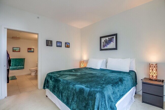 Building Photo - Skyline Views & Sophisticated Corner Living at Aria in Cortez Hill
