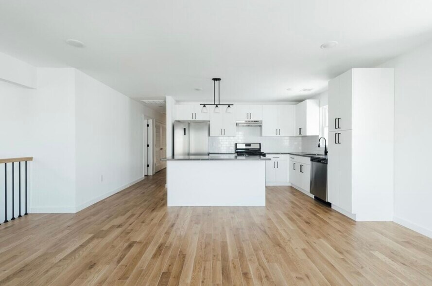 Building Photo - 716 Seaport Dr