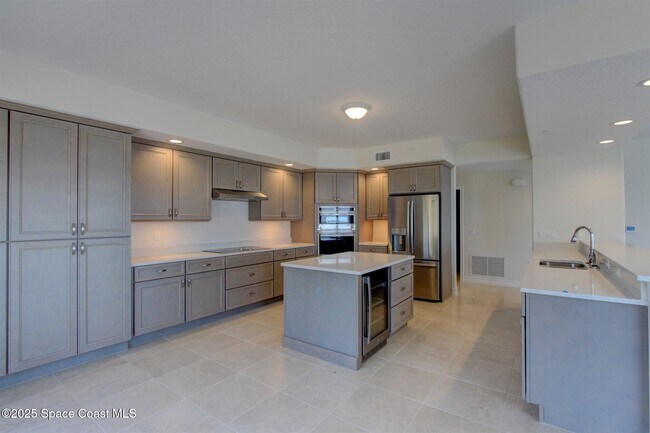 Building Photo - 1465 S Harbor City Blvd