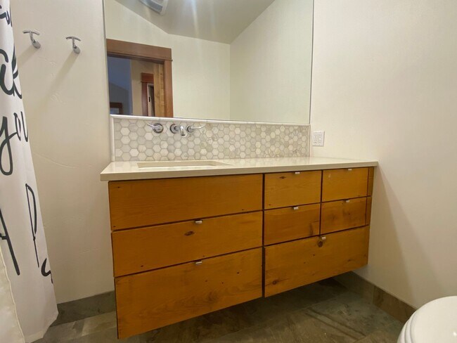 Building Photo - *Unfurnished* Charming, updated and walkable west side 3 BR + den/office