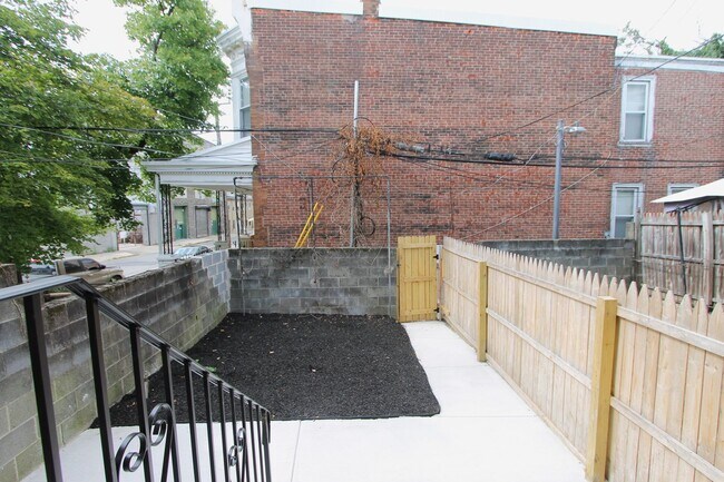 Building Photo - 103 E Coulter St