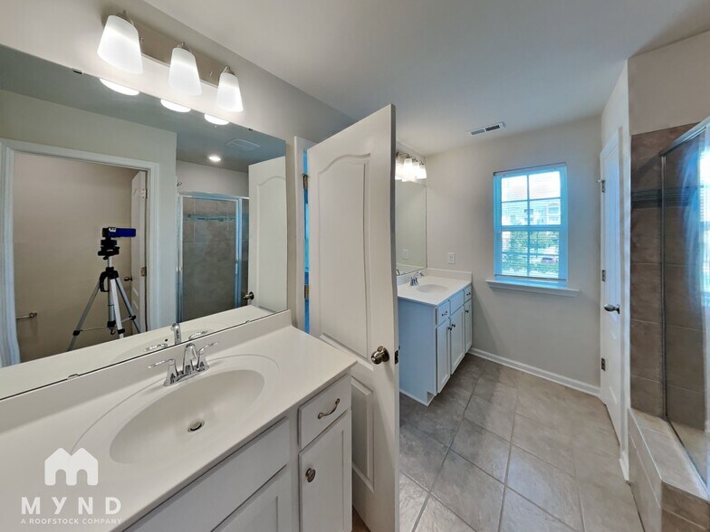 Building Photo - 15116 Holly Run Ln