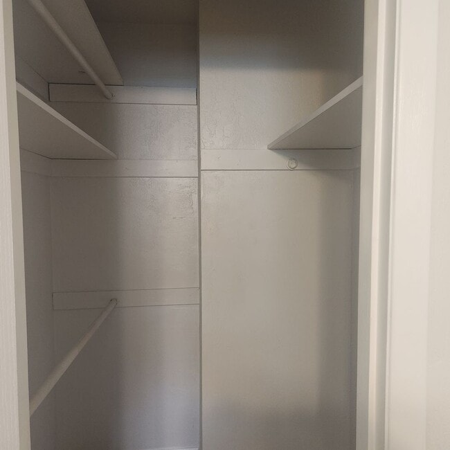 Building Photo - 3 bedroom 1.5 bath