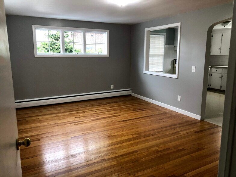 Building Photo - 236 Mapleton St