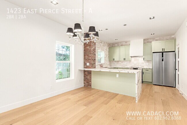 Building Photo - 1423 E Pierce St