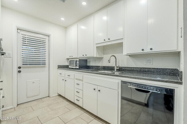 Building Photo - 125 E Papago Dr